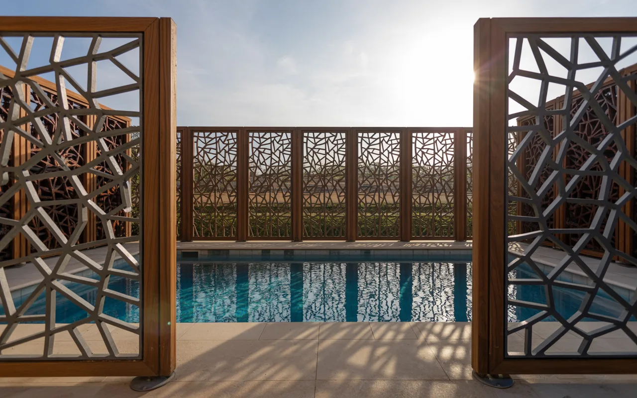 16 Genius Pool Privacy Ideas for a Stylis Backyard